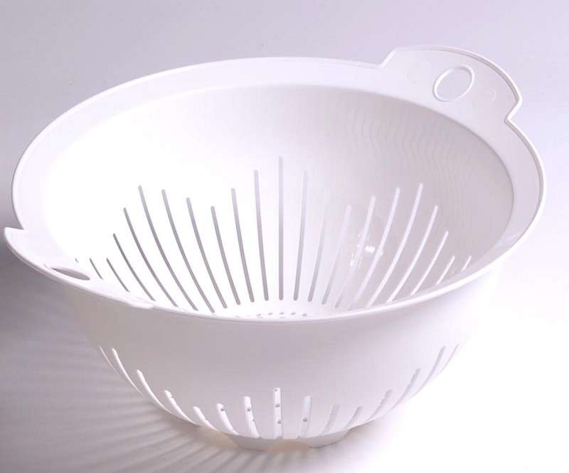 White Plastic Colander 26cm