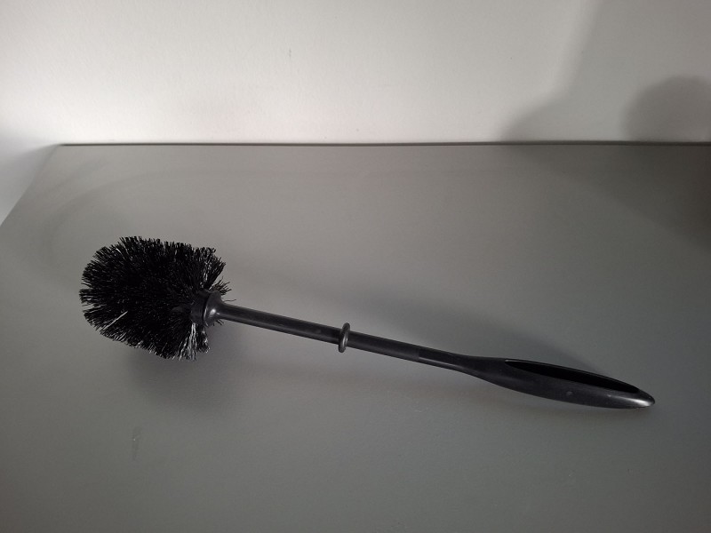 Toilet brush black