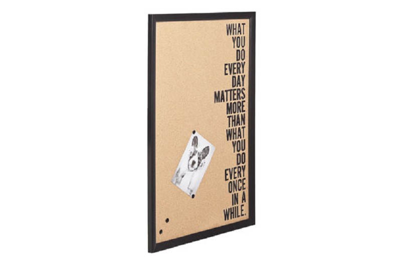 Bulletin Board 58x39x2cm including 5 push pins